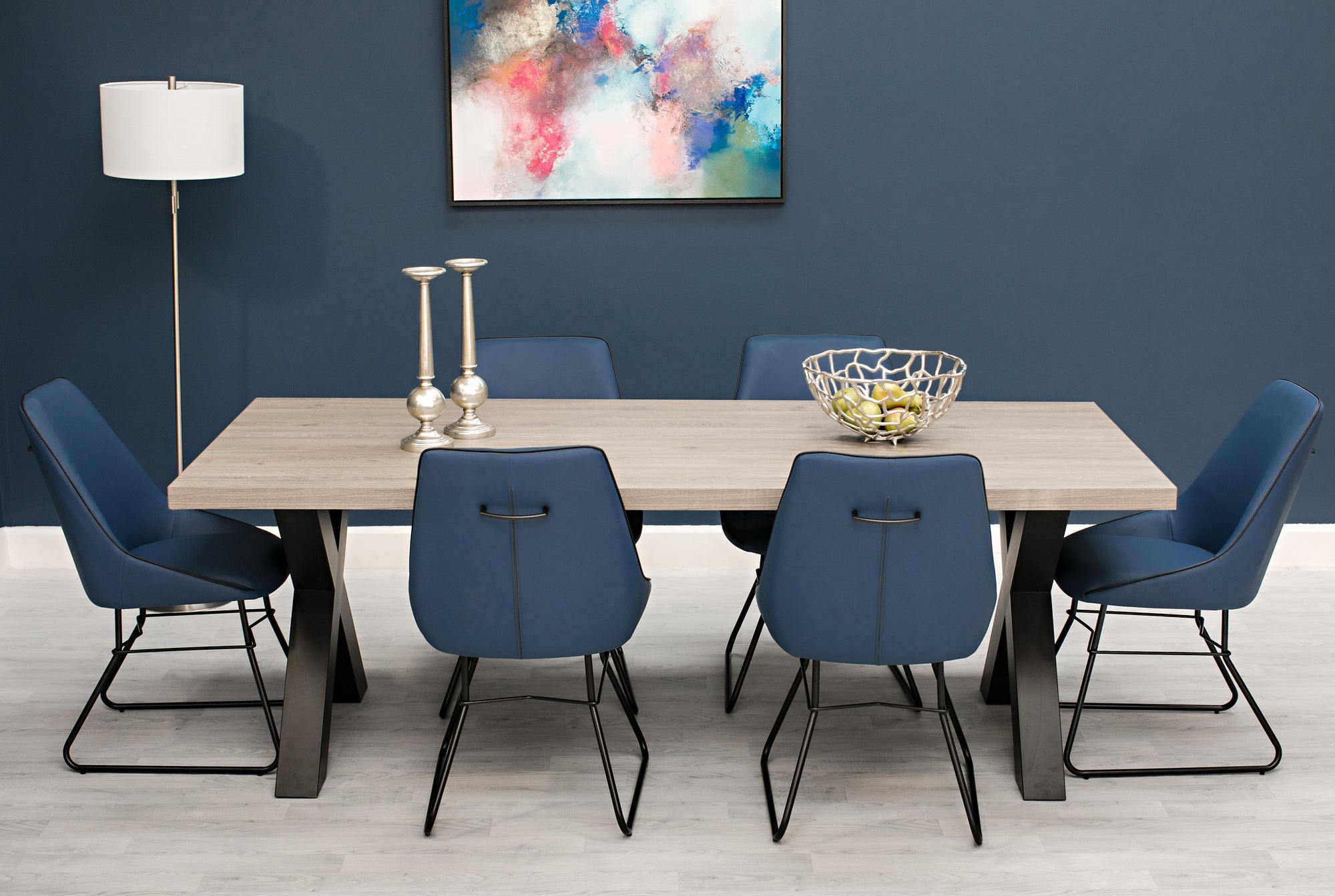 Material matters: choosing between wooden, velvet, and leather dining chairs